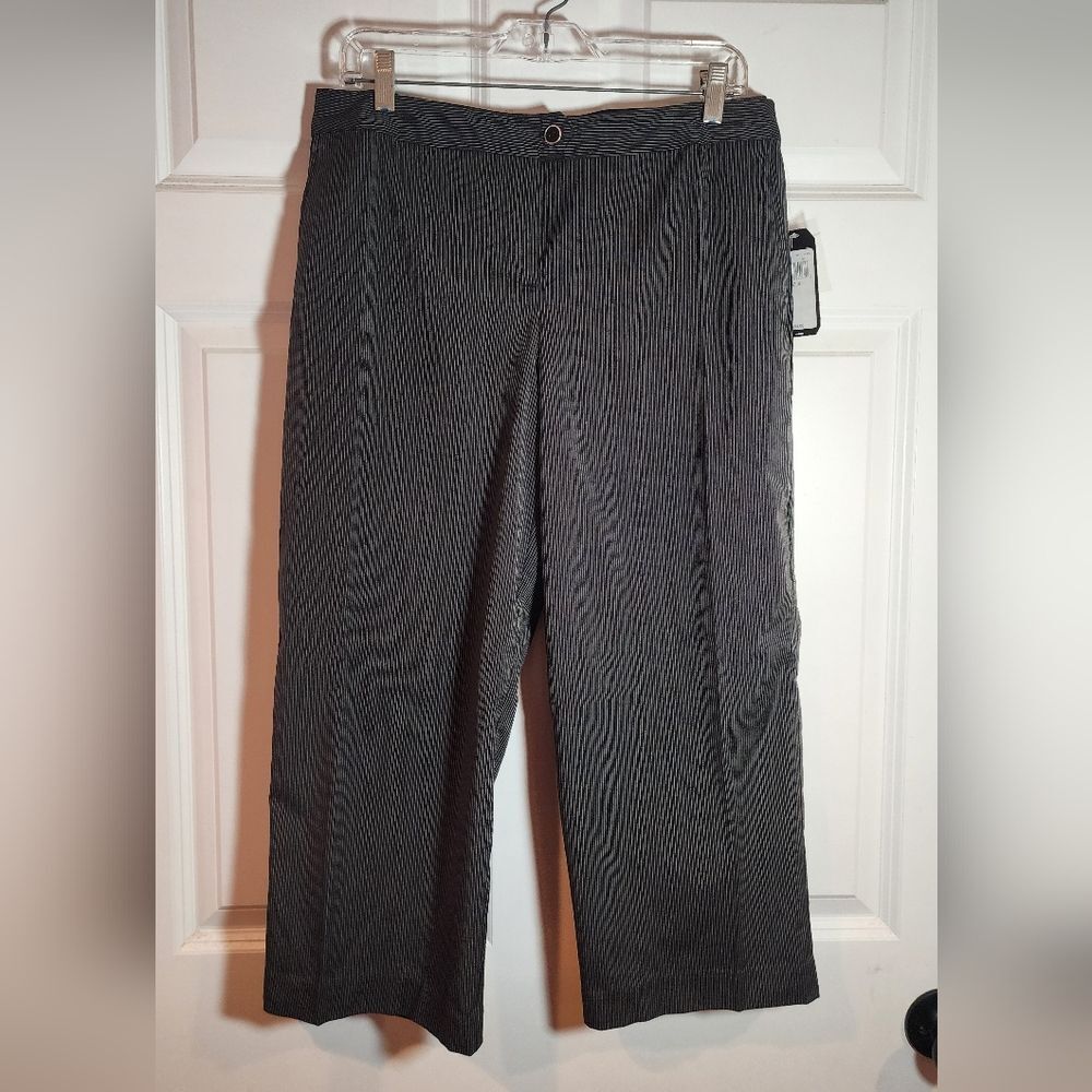 NWT Izod PerformX Stretch Black And White Striped Crop Golf Pants Size 10